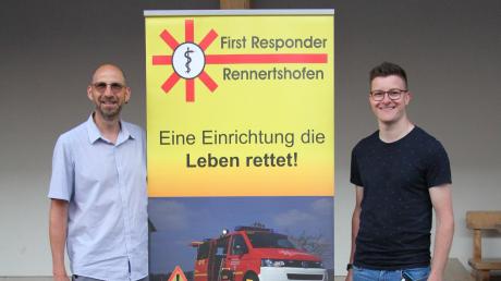 Bernd Schwarz (links), Zweiter Vorsitzender des Fördervereins First Responder Rennertshofen, vertrat den erkrankten ersten Vorsitzenden Lutz Mayer. Ramon Burkhard berichtete von der Arbeit der aktiven Ersthelfer.
