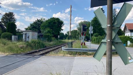 Die Errichtung weiterer Bahnhaltepunkte auf der Ammerseebahn (etwa bei der Verwaltungsschule in Holzhausen, Bild) ist an viele Bedingungen geknüpft, heißt es von der Bayerischen Eisenbahngesellschaft.