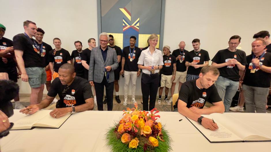 Zwei Städte in Orange: Ulm und Neu-Ulm feiern Meisterschaft der Basketballer