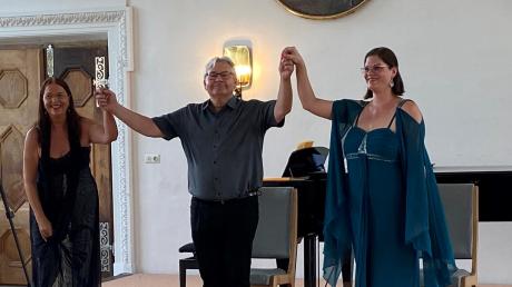 Brigitte Thoma, Matthias Hammerschmitt und Anna-Maria Thoma brillierten mit Schuberts „Winterreise“ im Hochsommer in Wettenhausen.