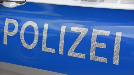 Polizei Symbolbild Symbolfoto Streifenwagen In Unterpeiching wurde eine Geldkassette gestohlen.  Foto: Wolfgang Widemann (Symbolbild)
