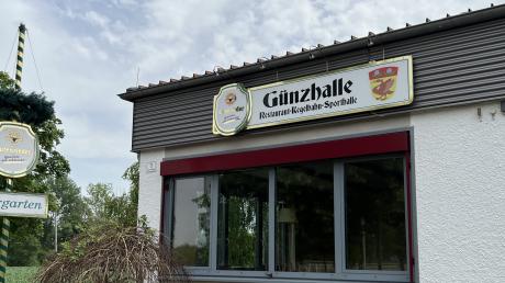 Der Gemeinderat Kötz hat die ersten Aufträge zur Sanierung des Restaurants
Günzhalle in der gleichnamigen Sport- und Veranstaltungshalle in Großkötz
verabschiedet.