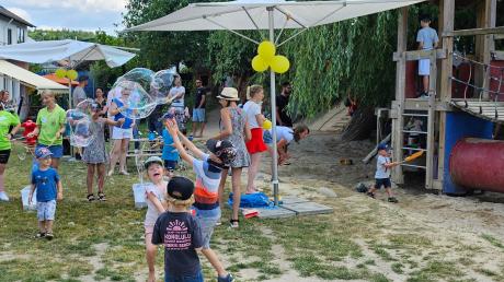 Ein Tag lang wurde mit einem umfangreichen Familienprogramm das 30-jährige Bestehen der Kindertagesstätte "Villa Kunterbunt" in Lettenbach fröhlich gefeiert.