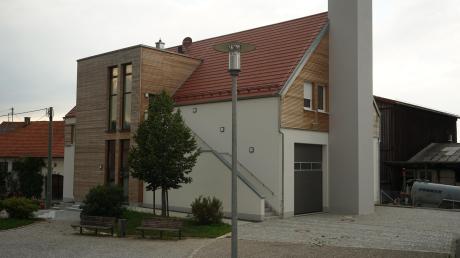 Einer der größten Kostenfaktoren der vergangenen Jahre: das Feuerwehrhaus Mattsies. In den nächsten Jahren werden die Häuser in Tussenhausen und Zaisertshofen auf dem Programm stehen.