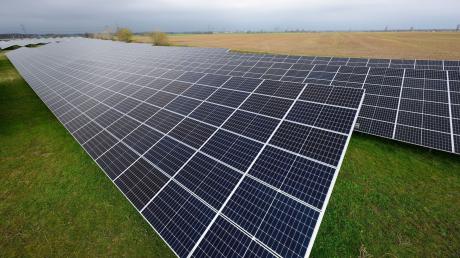 In Rechbergreuthen wird ab Juli eine neue Freiflächen-Photovoltaikanlage aufgestellt. 