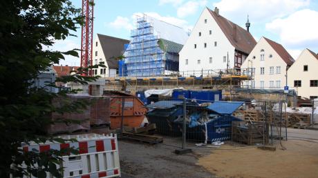 Der Umbau der Krone in Oettingen muss bis Ende nächsten Jahres fertig sein. Im Stadtrat ging es jetzt um die Photovoltaikanlage auf dem Dach des Neubauteils.