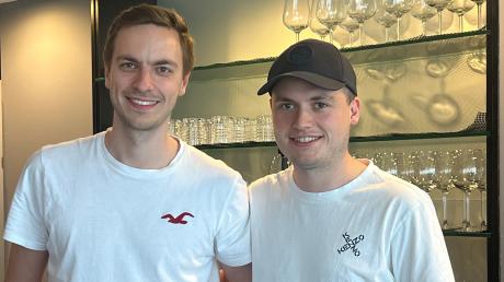 Daniel Schmidl und Timon Fetting eröffnen am Samstag in Mering die Bar BarBarossa.
