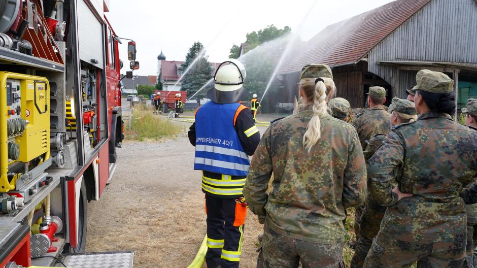 Ein Teil des Programms während der Ausbildungswoche war unter anderem eine Übung der Feuerwehren der Gemeinde.