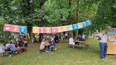Im Schlosspark fand das erste Sommerfest des Arbeitskreises Nachhaltiges Windach statt.