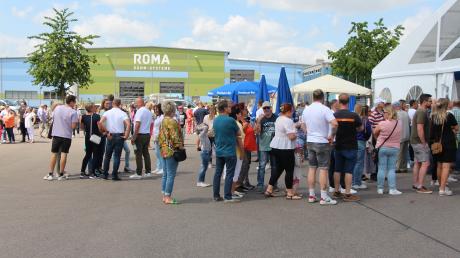 Der Tag der offenen Tür bei Roma in Unterthürheim war ein großer Erfolg. Tausende strömten in den Buttenwiesener Ortsteil, um sich das Betriebsgelände anzusehen und deftig zu essen.
