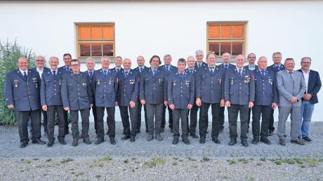 Sie wurden von Landrat Klaus Metzger und der Kreisfeuerwehrführung für ihren 40-jährigen Einsatz ausgezeichnet.