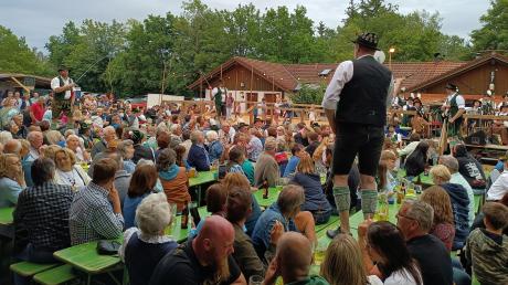 Applaus gab es unter anderem für die Peitinger Goaßlschnalzer, die erstmalig beim Sommernachtsfest in Rott auftraten. 
