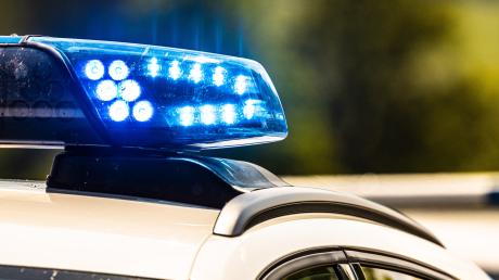 In Margertshausen stoppt die Polizei den Fahrer eines Transporters, der ohne Führerschein unterwegs ist. 