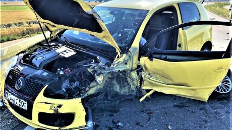 Das Fahrzeug des Geschädigten wurde bei dem Unfall komplett zerstört. Die Reparaturkosten hätten sich auf etwa 40.000 Euro belaufen.