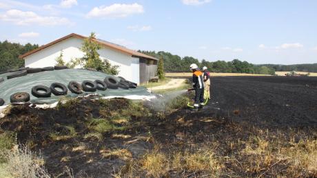 Bei Pietenfeld hat ein Getreidefeld gebrannt.