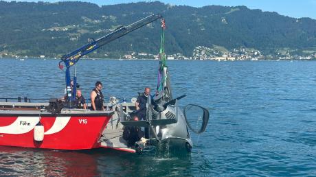 80 Rettungskräfte waren im Einsatz, um den Tragschrauber aus dem Bodensee zu fischen.