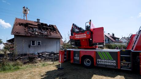 Feuerwehreinsatz im Fuchstal: Im Ortsteil Leeder musste ein Wohnhausbrand gelöscht werden.