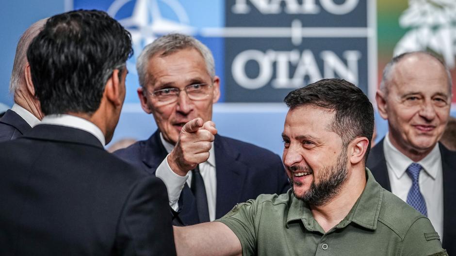 Jens Stoltenberg, Nato-Generalsekretär, empfängt Wolodymyr Selenskyj, Präsident der Ukraine, beim Nato-Ukraine-Treffen während des Nato-Gipfels.