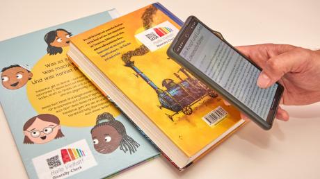 Jim Knopf schneidet schlecht ab - die Stadtbücherei versieht Kinderbücher in Zusammenarbeit mit der Hochschule mit Bewertungen und Hinweisen - per QR-Code auf den Büchern kann man sie abrufen. 