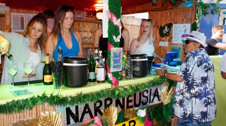 Am Cocktailstand der Narrneusia auf dem Neusässer Stadtfest herrscht ein tropisches Lebensgefühl.