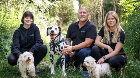 Stefanie Neudert, Andreas Maier und Laetitia Maier haben eine Hundepension und eine Hundeschule - und setzen sich auch ehrenamtlich für die Tiere ein.
