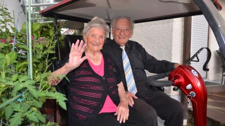 Elfriede und Erich Kirchhauser sind auch als Senioren immer noch auf Achse, wobei sie es im Elektroscooter inzwischen langsamer angehen lassen. 