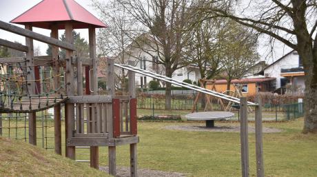 Auf dem Spielplatz am Kindergarten in Buchdorf haben Unbekannte beträchtlichen Schaden angerichtet.