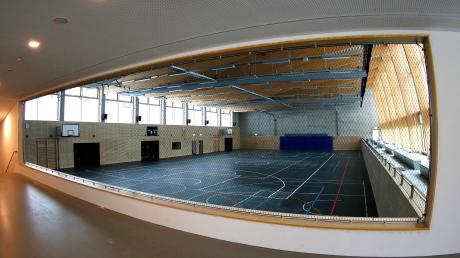 Die neue Dreifachsporthalle der Marktgemeinde Jettingen-Scheppach am VfR-Sportgelände ist fast fertig. 