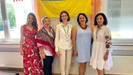 Sie organisierten den ukrainischen Nachmittag in Möttingen: Maryna Herbolt (Mitte) und ihr Orga-Team, von links Svitlana Dovanova, Olena Bezvuhliak, Olena Tonkonog und Tetiana Matvieieva.