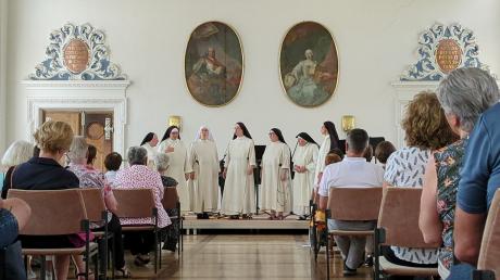 Beim Lobpreiskonzert im Kloster Wettenhausen sangen die Ordensschwestern bewegende Lieder.