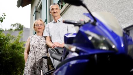 Uli Allgöwer war mit seinem Motorrad auf dem Weg zum Arzt, als er an einer Kreuzung in Neu-Ulm wegen eines Herzinfarkts zusammenbrach. Seine Frau Anita erschrak, als sie davon erfuhr. 