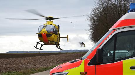 Nach einem Motorradunfall bei Hainsfarth muss ein Mann mit schwerer Verletzungen ins Krankenhaus geflogen werden. 