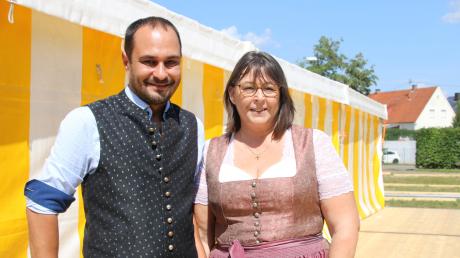 Christoph Gräbner und Diana Ruß organisieren die Bewirtung am Neuburger Volksfest. Das Festzelt steht schon – wenn auch kleiner als die Jahre zuvor. 
