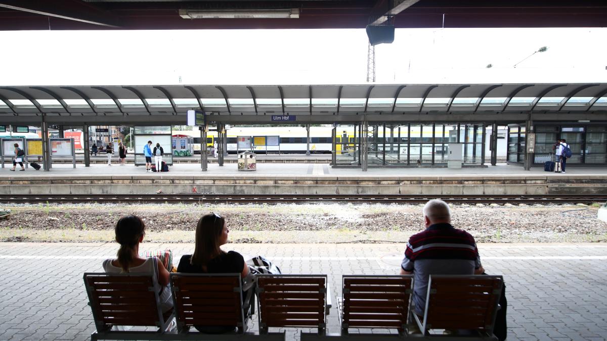 #Polizeieinsatz: Mann entblößt sich am Ulmer Hauptbahnhof