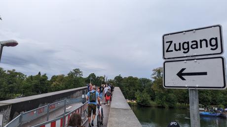 Erst zu, dann zum Schwörwochenende wieder auf: Der Donausteg zwischen Ulm und Neu-Ulm beschäftigt die Menschen.
