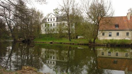 Die Südansicht von Schloss Pichl bei Aindling: Im Hauptgebäude sollen künftig mehr Gästebetten entstehen. 