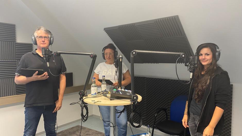 Zu Gast im Podcast Studio West bei Ronald Hinzpeter und Rebekka Jakob: Lisa Boncol (rechts), Konditorin und Vize-Europameisterin im Eismachen.