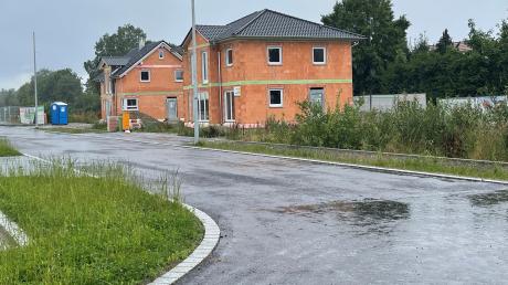 Die Gemeinde Graben vergibt Bauplätze im Einheimischenmodell zu vergünstigten Preisen. Bis die ersten Häuser wie im Neubaugebiet in Schwabmünchen stehen, das auf dem Foto zu sehen ist, wird es allerdings noch dauern. 
