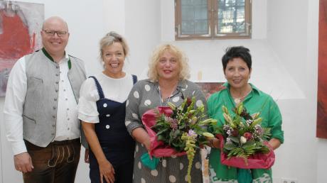 Bei der Eröffnung der "Farbentango"-Ausstellung in Höchstädt: (von links)  Gerrit Maneth, Andrea Rozorea, Renate Kutke und Claudia Kohout.