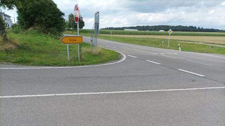 Die Bahnhofstraße (hier im Bild), der Maderweg und der Grundweg in Ellzee werden für Fahrzeuge mit einer Tonnage von mehr als 7,5 Tonnen gesperrt.