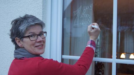 Die Merchinger Adventsfenster gehen wieder in Planung und Wibke Sachs freut sich schon über viele Anmeldungen.
