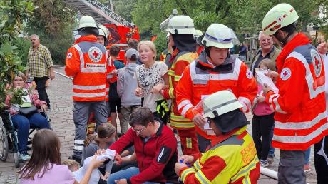 Bei der Hauptübung der Feuerwehr Bad Wörishofen am Kurhaus ging es auch um die Rettung verletzter Kinder. 
