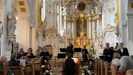 Die ersten Elchinger Musiktage haben begonnen, und zwar mit einem Ausflug in die Elchinger Musikgeschichte. Die Kulisse der barocken Klosterkirche lieferte die passende Atmosphäre.