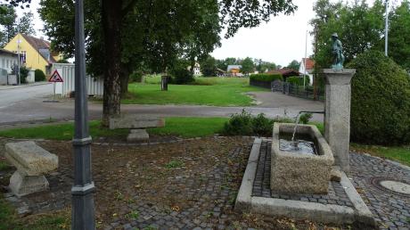 Der Dorfplatz in Unterbergen vor dem Feuerwehrhaus soll schöner werden und Veranstaltungen ermöglichen.