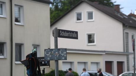 Tatort in der Schubertstraße in Langweid: Hier wurden drei Menschen erschossen.