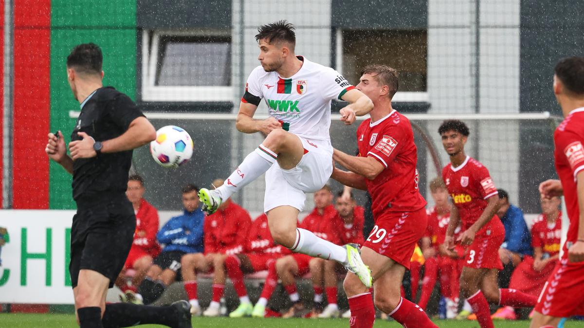 #FC Augsburg: Testspiel gegen Jahn Regensburg: FCA schafft knappen Pflichtsieg