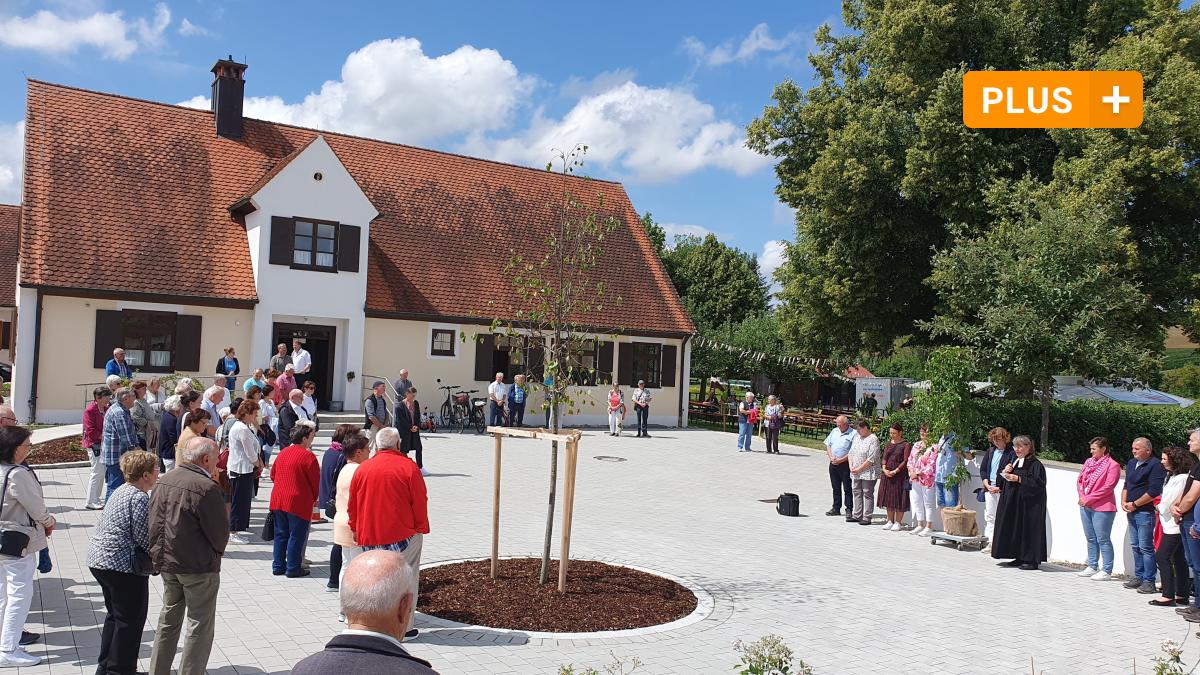 #Der neue Dorfplatz in Hürnheim ist eingeweiht