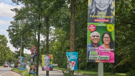 Die Augsburger Parteien haben am Wochenende damit begonnen, die Wahlplakate aufzuhängen.