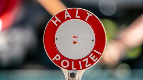 Ein alkoholisierter Fahrer wurde in Uttenhofen von der Polizei gestoppt. 