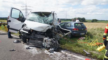 Drei Fahrzeuge waren in einen schweren Unfall auf der B300 zwischen Aichach-West und -Süd verwickelt.